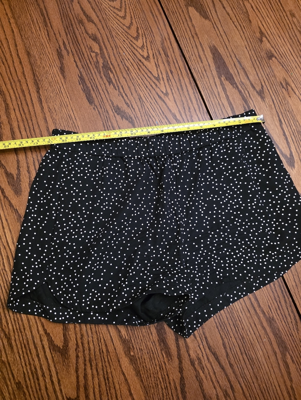 Madewell Black with Cream Polka Dot Drapey Pull-On Shorts - Size Medium - Picture 10 of 12